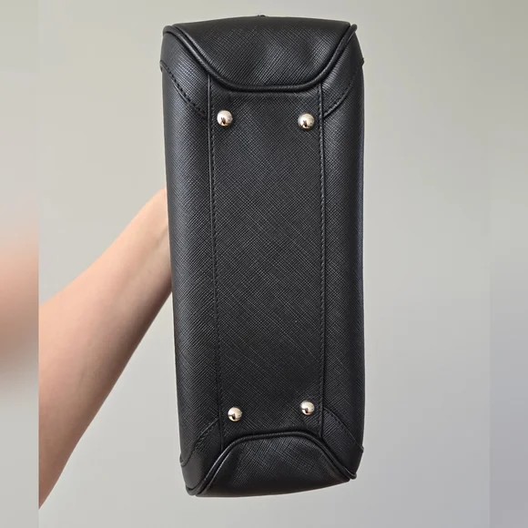 Ferragamo Handbag - Picture 6 of 17